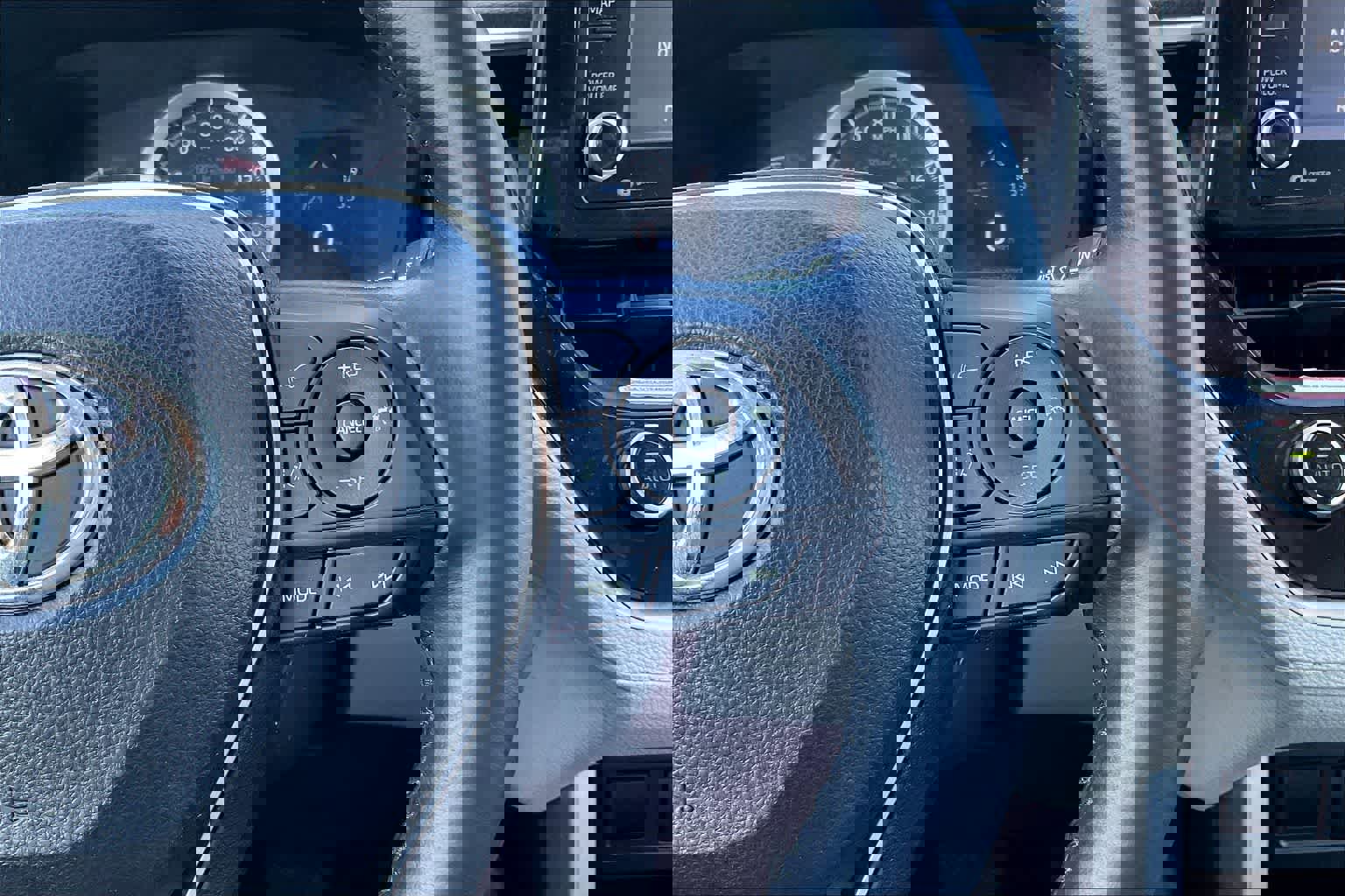 Used 2022 Toyota Corolla Cross LE image 24