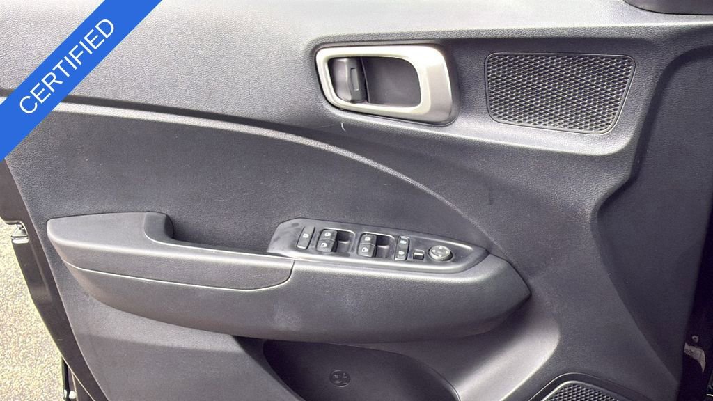 Used 2023 Hyundai Venue SE image 25