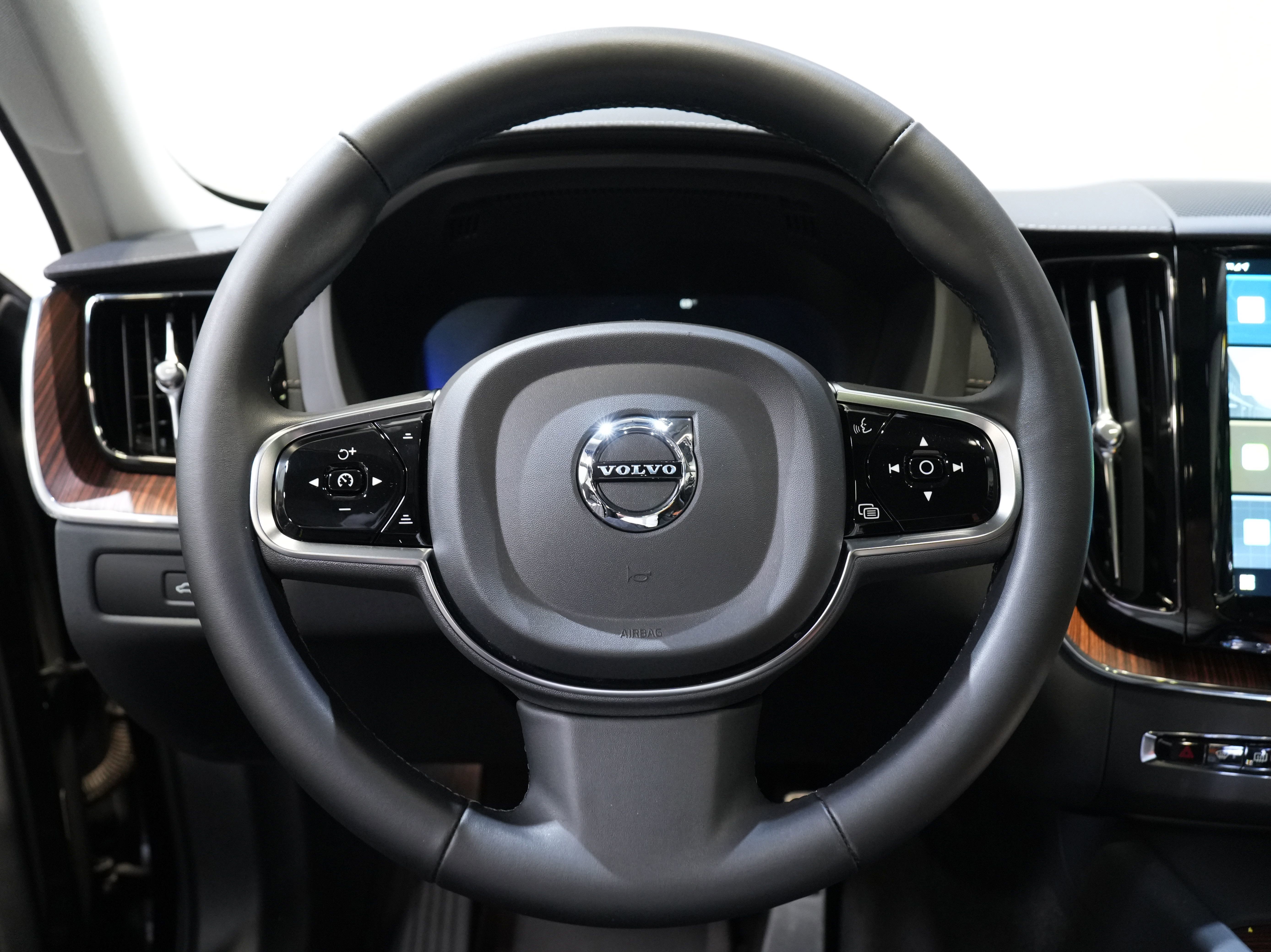 Used 2024 Volvo XC60 B5 Ultimate w/ Protection Package Premier image 39