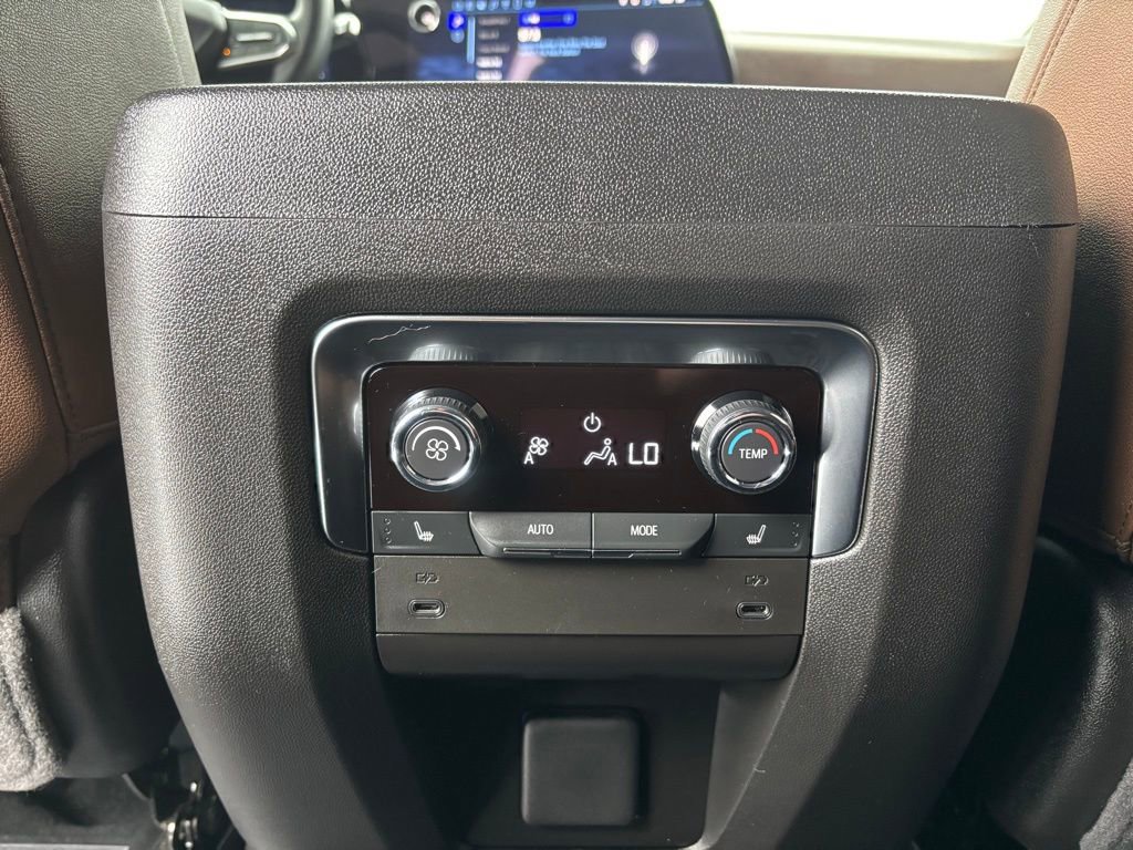 Used 2025 Chevrolet Suburban High Country image 25