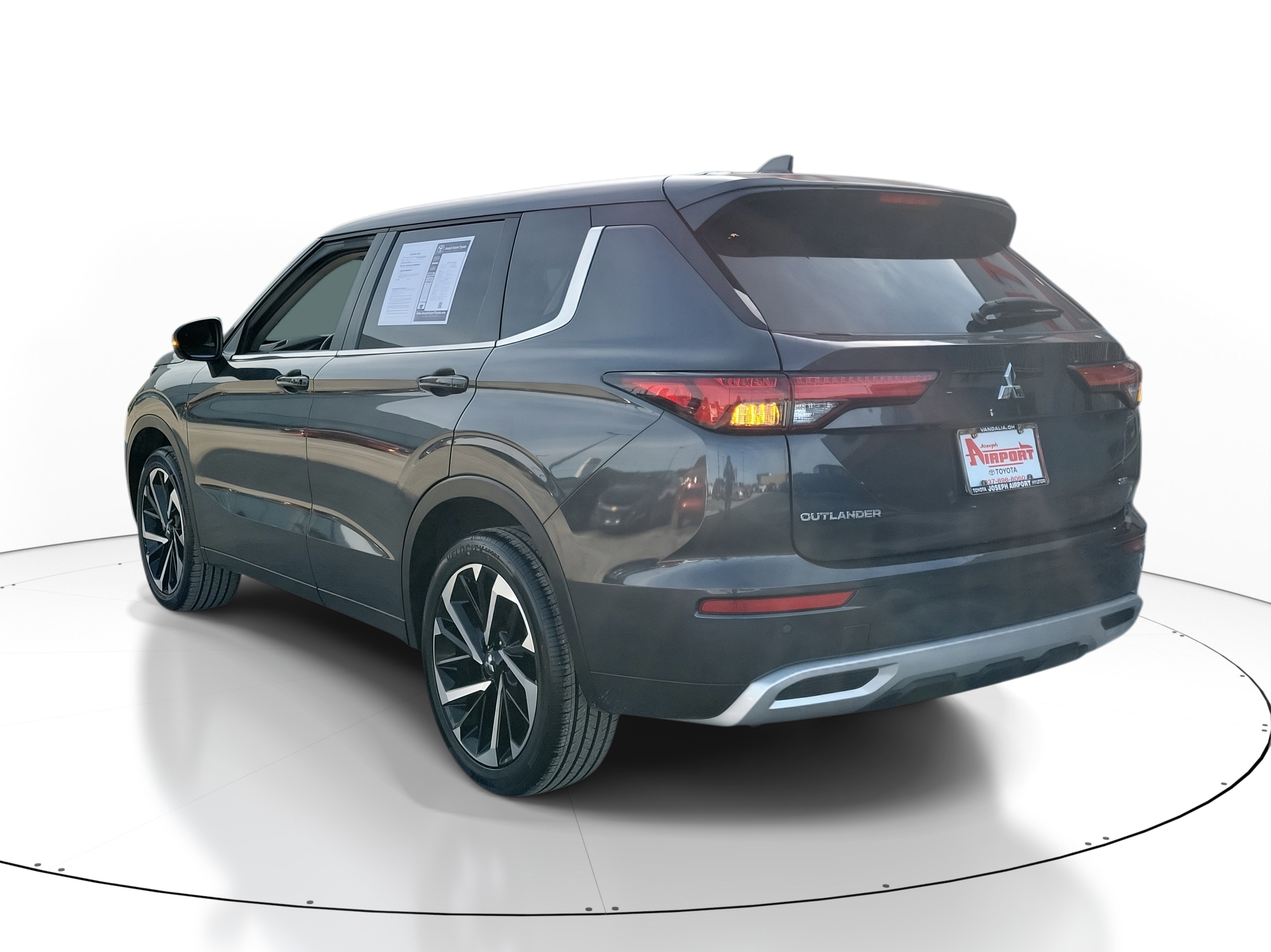 Used 2024 Mitsubishi Outlander SE image 3