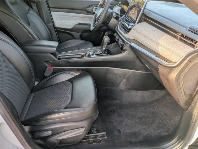 Used 2024 Jeep Compass Latitude image 30