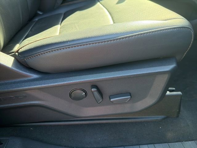 Used 2025 Ford F350 Lariat w/ Lariat Ultimate Package image 11