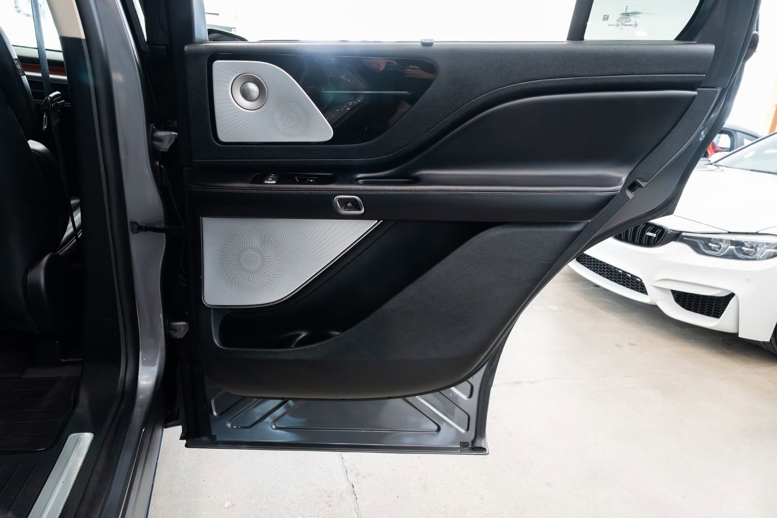 Used 2021 Lincoln Aviator Reserve w/ Equipment Group 210A image 23