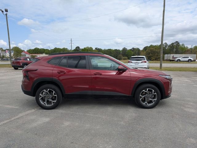 Used 2025 Chevrolet Trax LT image 2