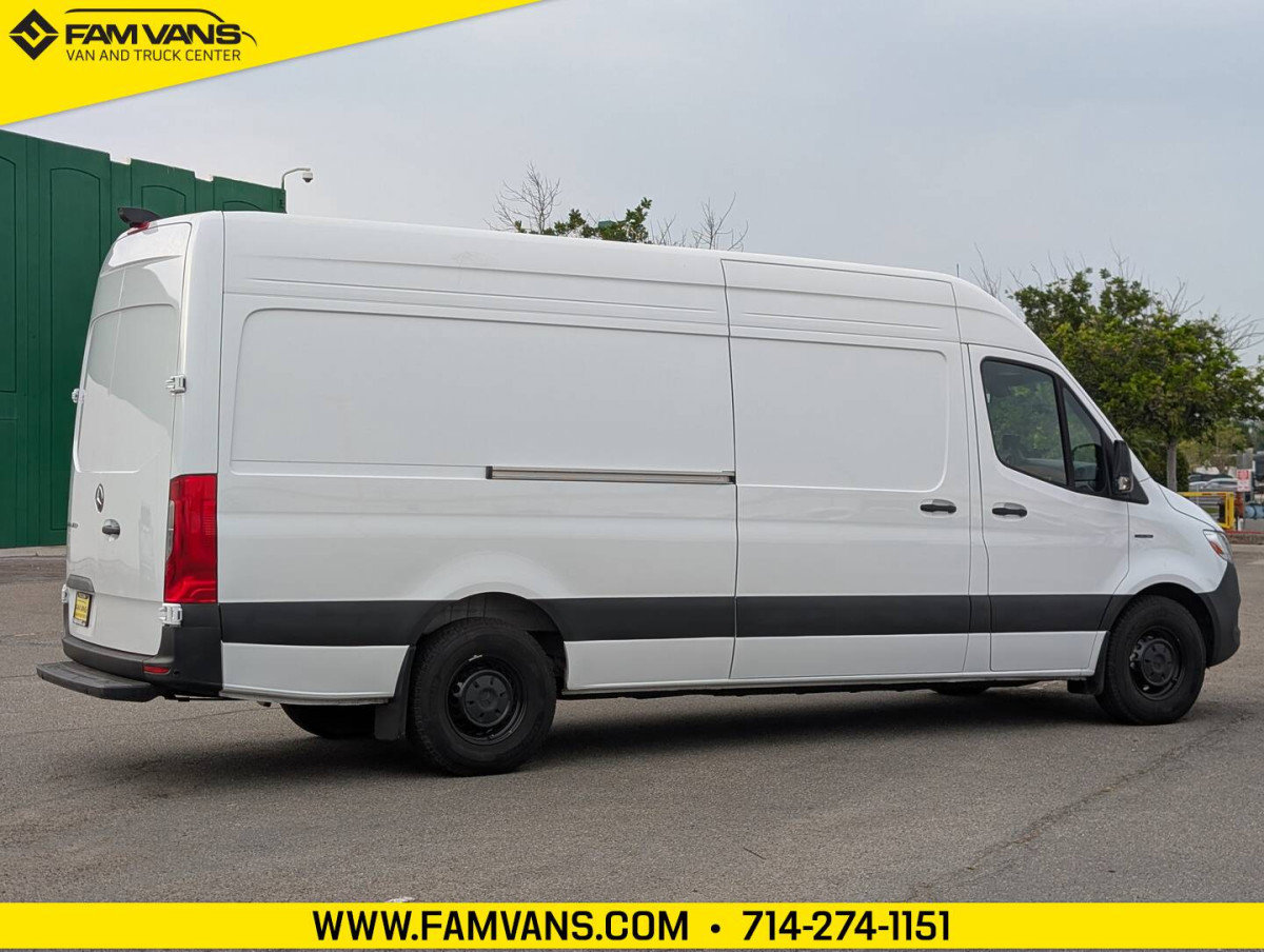 Used 2024 Mercedes-Benz eSprinter 170 Cargo image 2