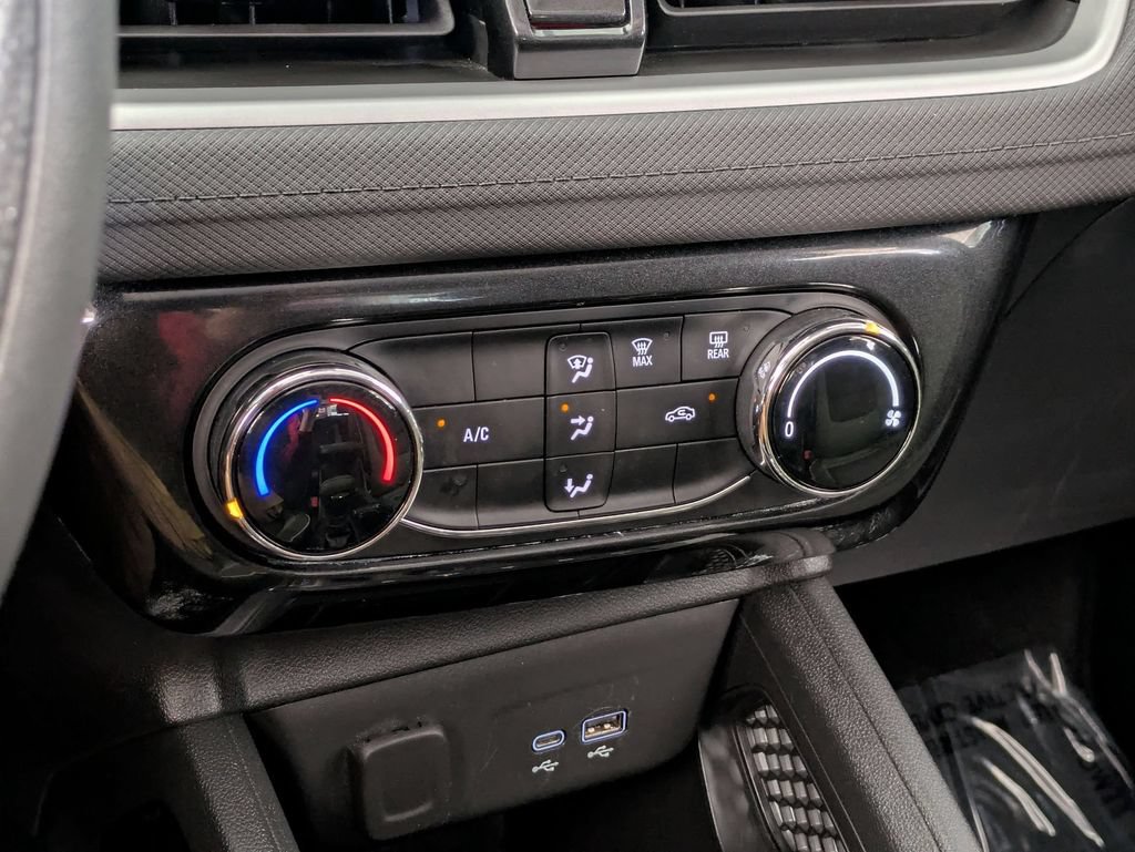 Used 2025 Chevrolet TrailBlazer LT AWD/4WD image 17