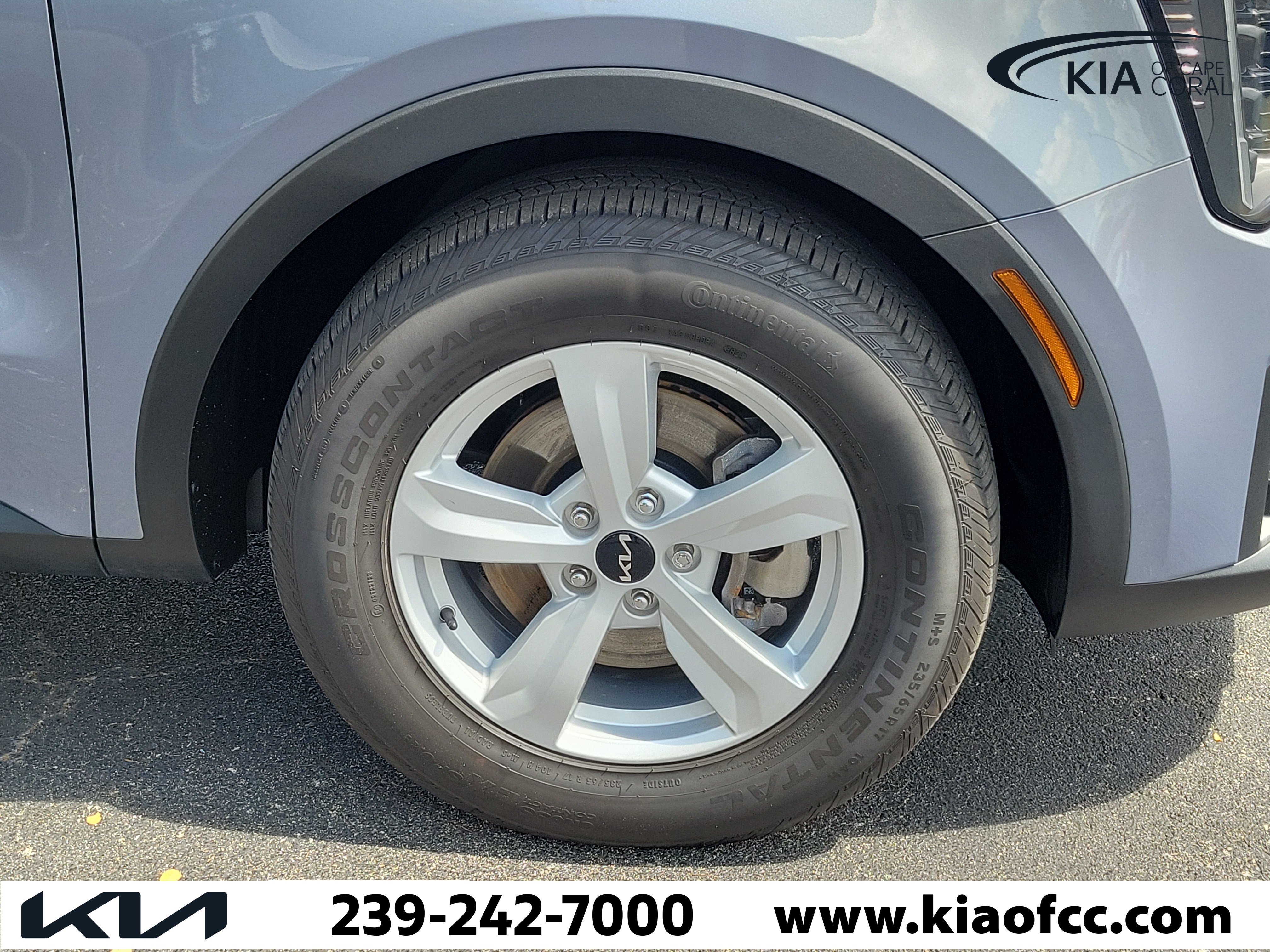 Certified 2025 Kia Sorento LX FWD image 7