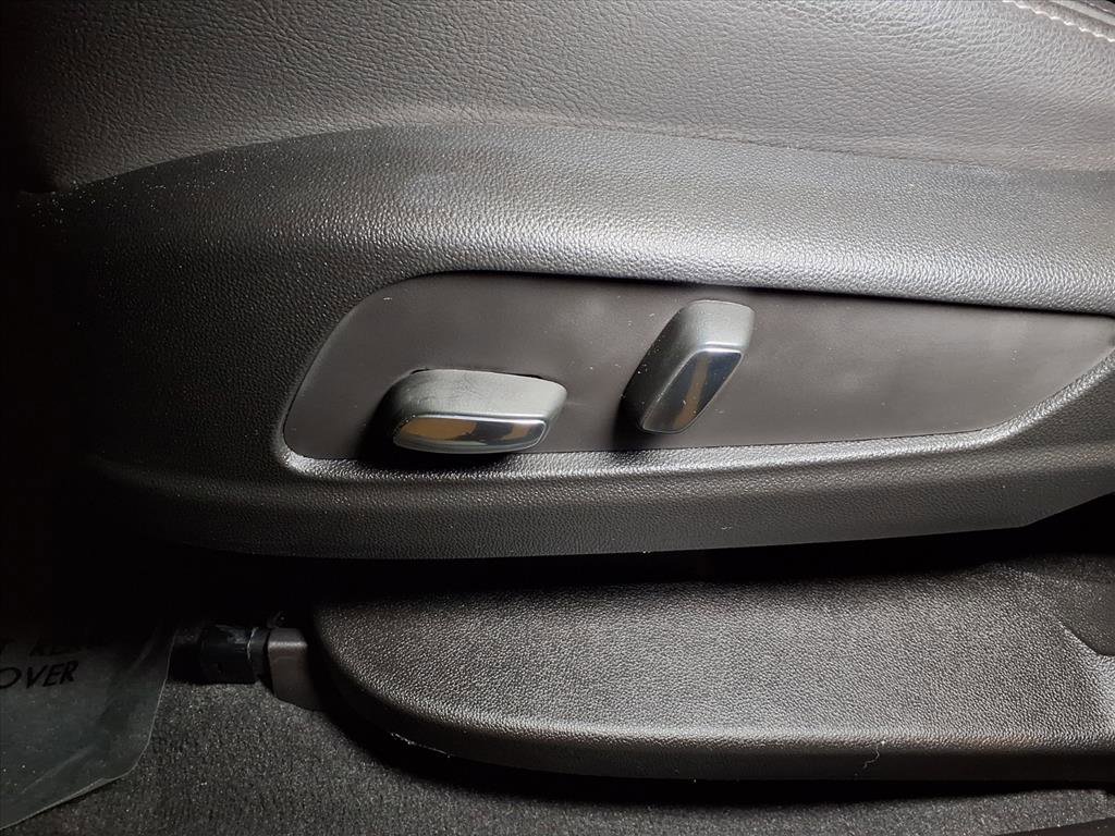 Certified 2025 Cadillac XT6 Luxury image 16