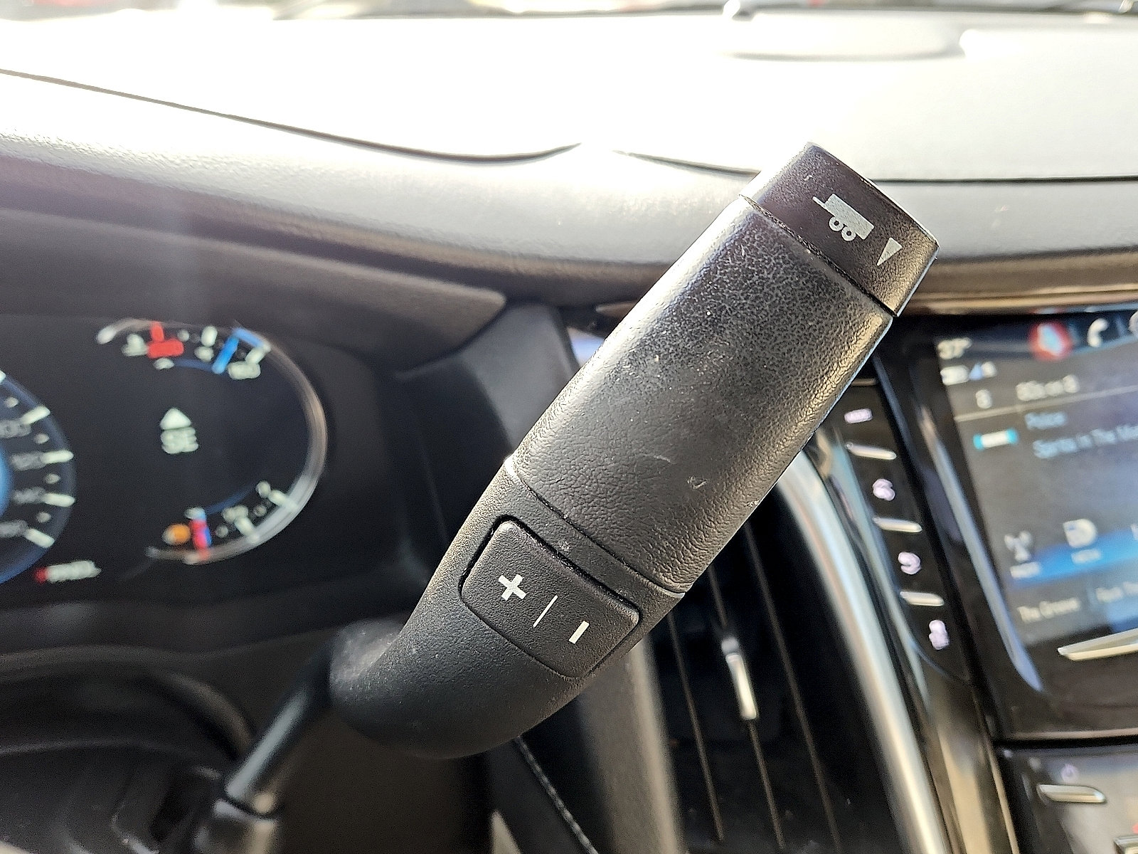 Used 2020 Cadillac Escalade Premium Luxury image 19