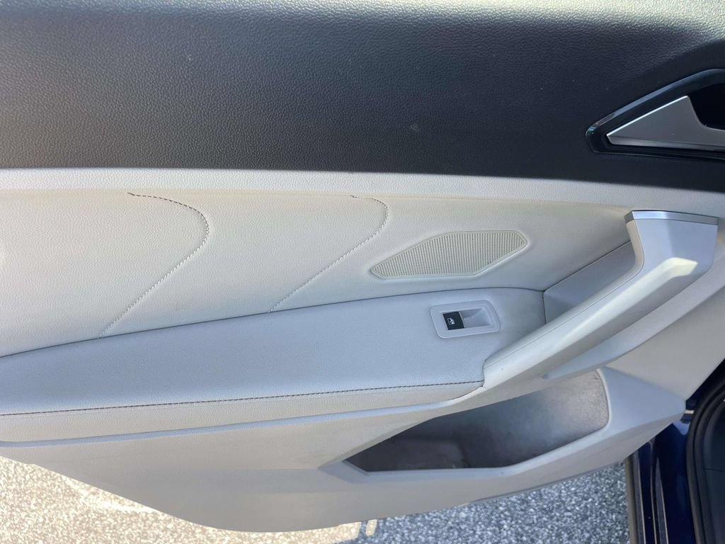 Certified 2023 Volkswagen Tiguan SE FWD image 10