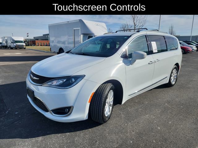 Used 2019 Chrysler Pacifica Touring-L image 3