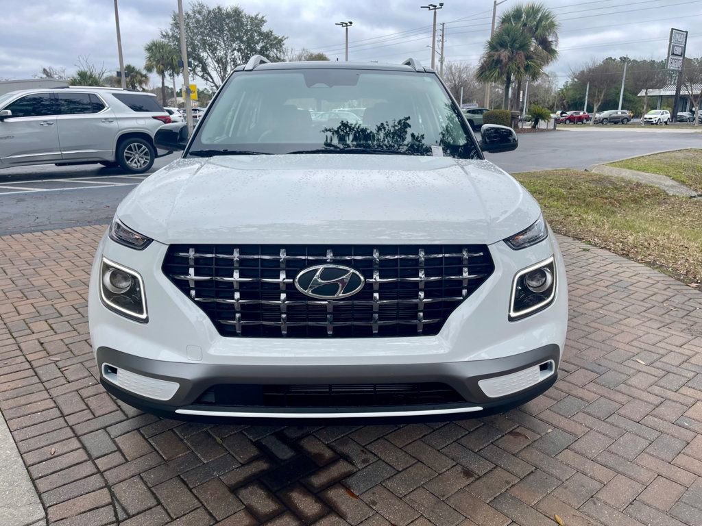 Used 2025 Hyundai Venue Limited image 9