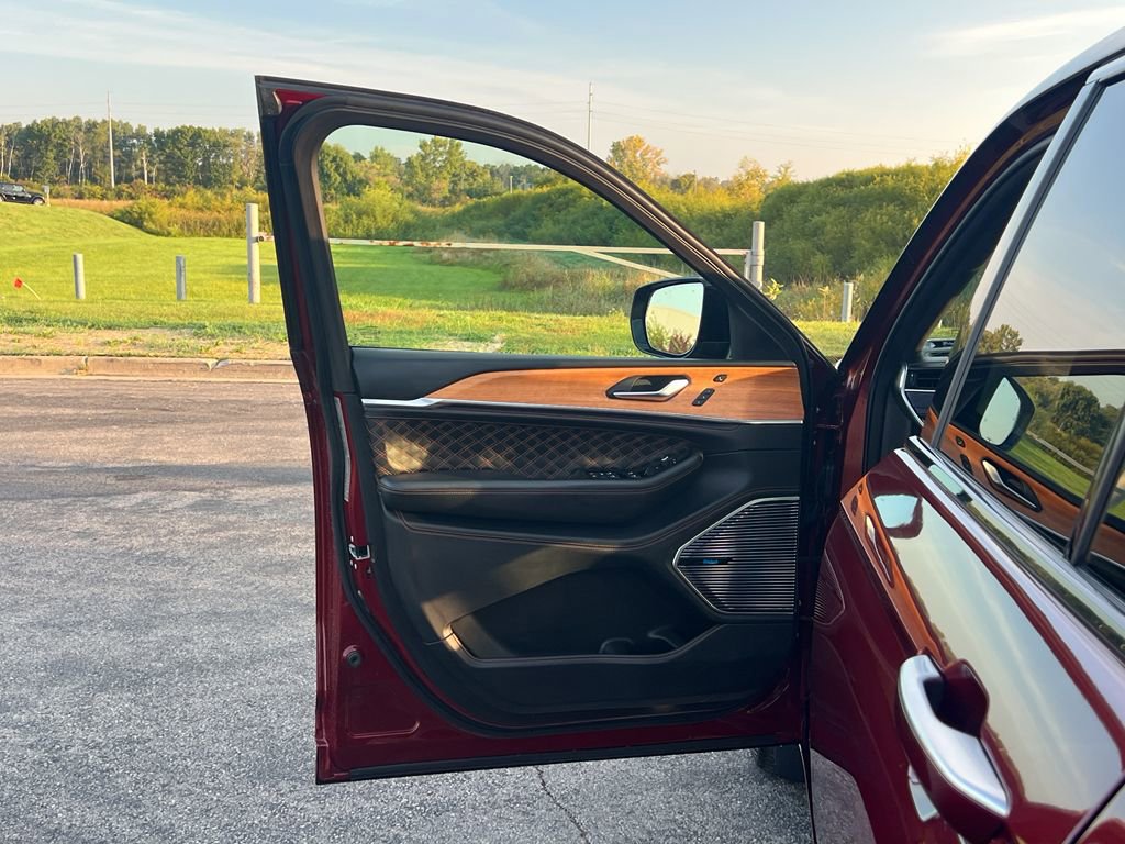 Used 2022 Jeep Grand Cherokee Summit image 13