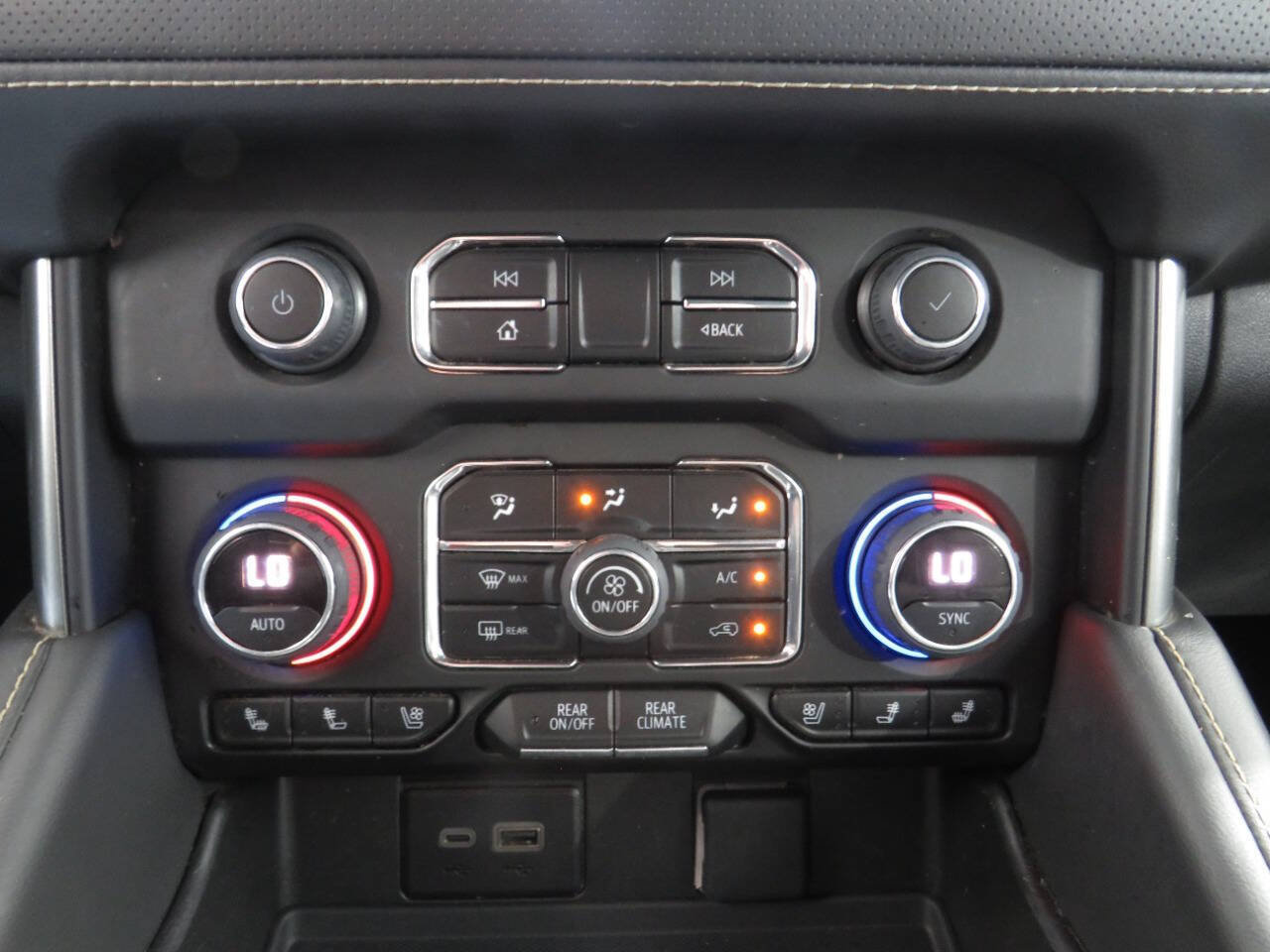 Used 2023 Chevrolet Suburban Premier RWD image 26