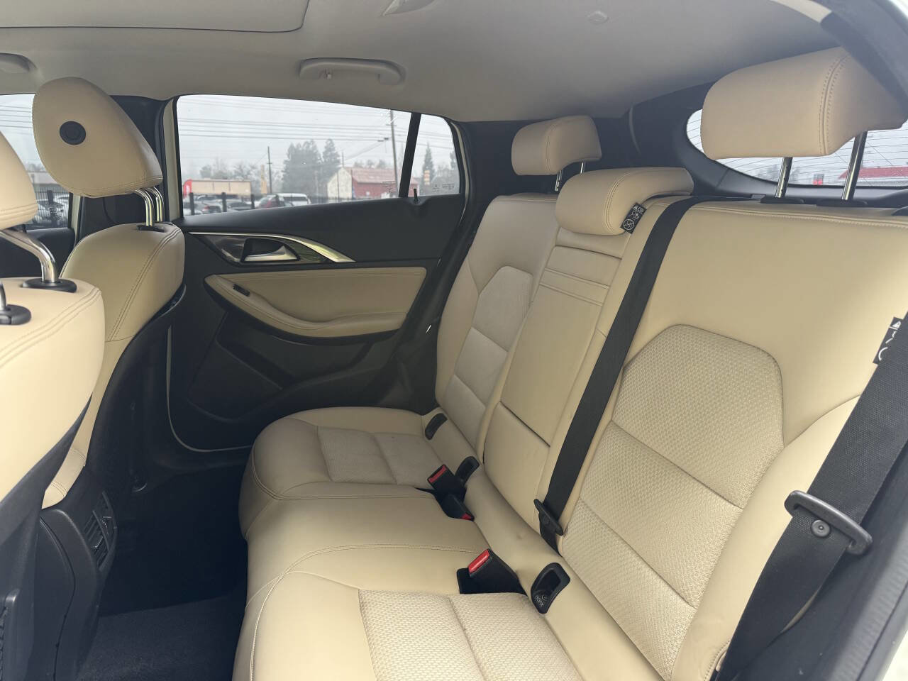 Used 2019 INFINITI QX30 Premium w/ Navigation Package image 12