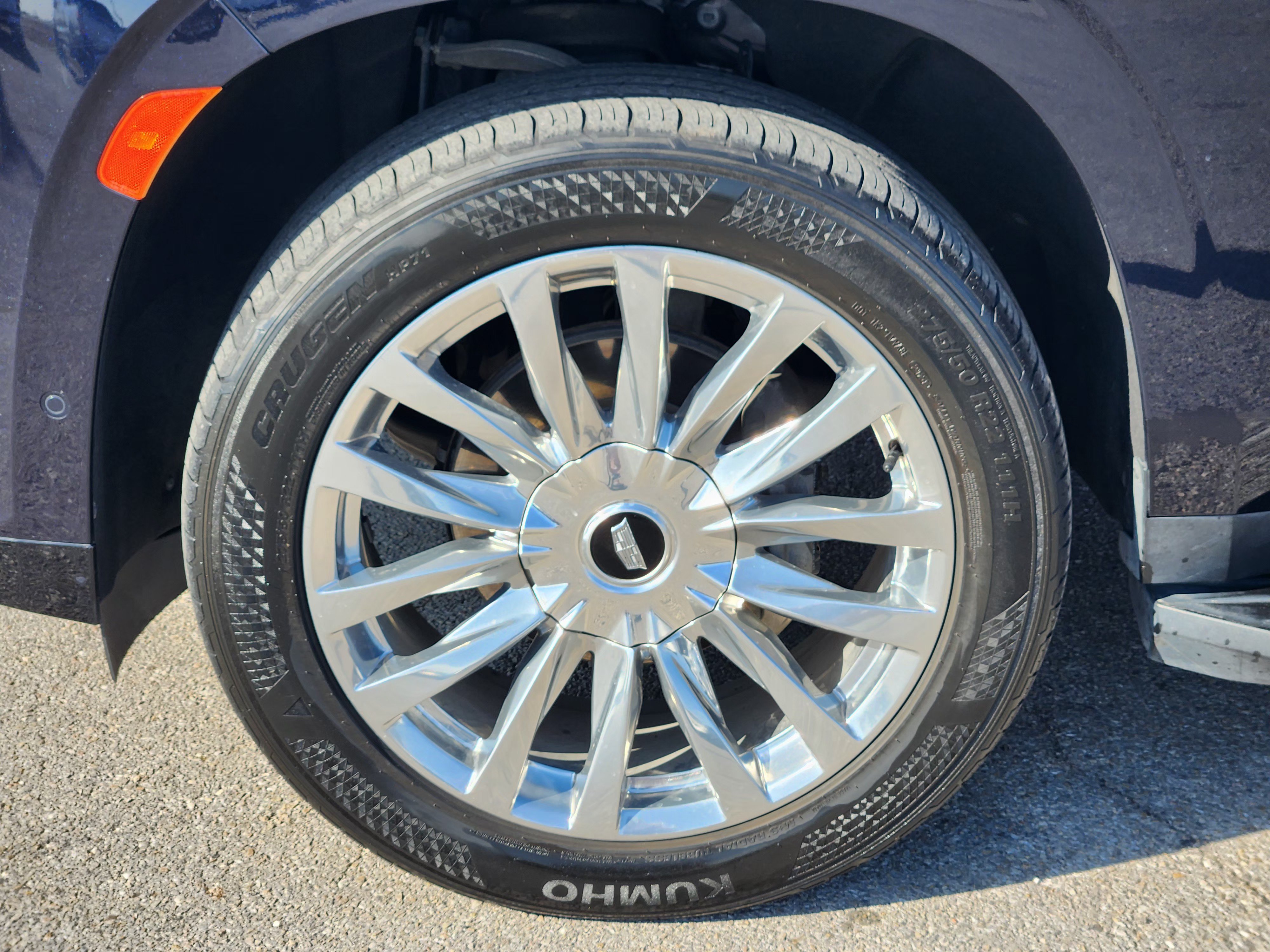 Used 2021 Cadillac Escalade Premium Luxury AWD/4WD image 10