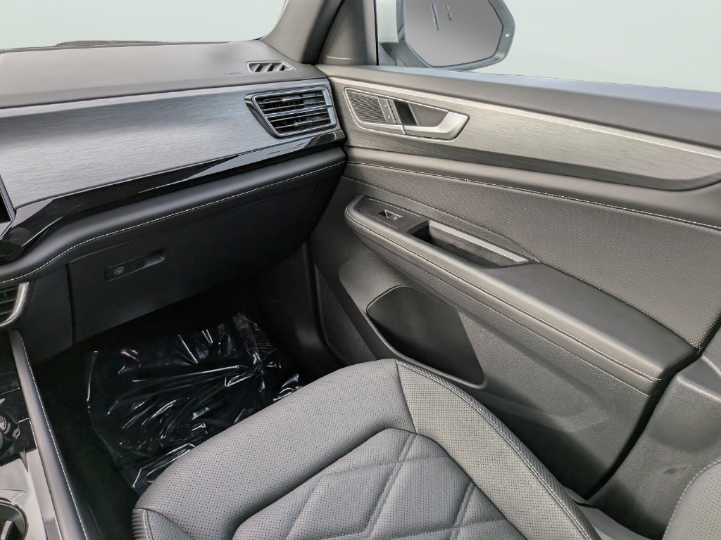 Certified 2026 Volkswagen Atlas Cross Sport SE FWD image 15