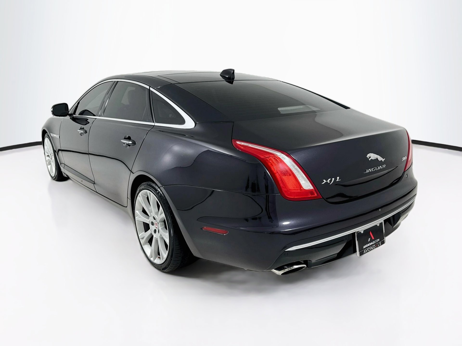 Used 2017 Jaguar XJ L Portfolio RWD image 6