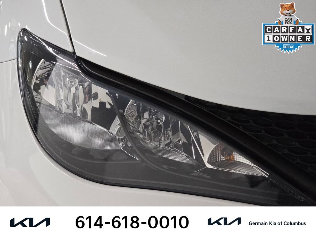 Used 2023 Chrysler Voyager LX image 15