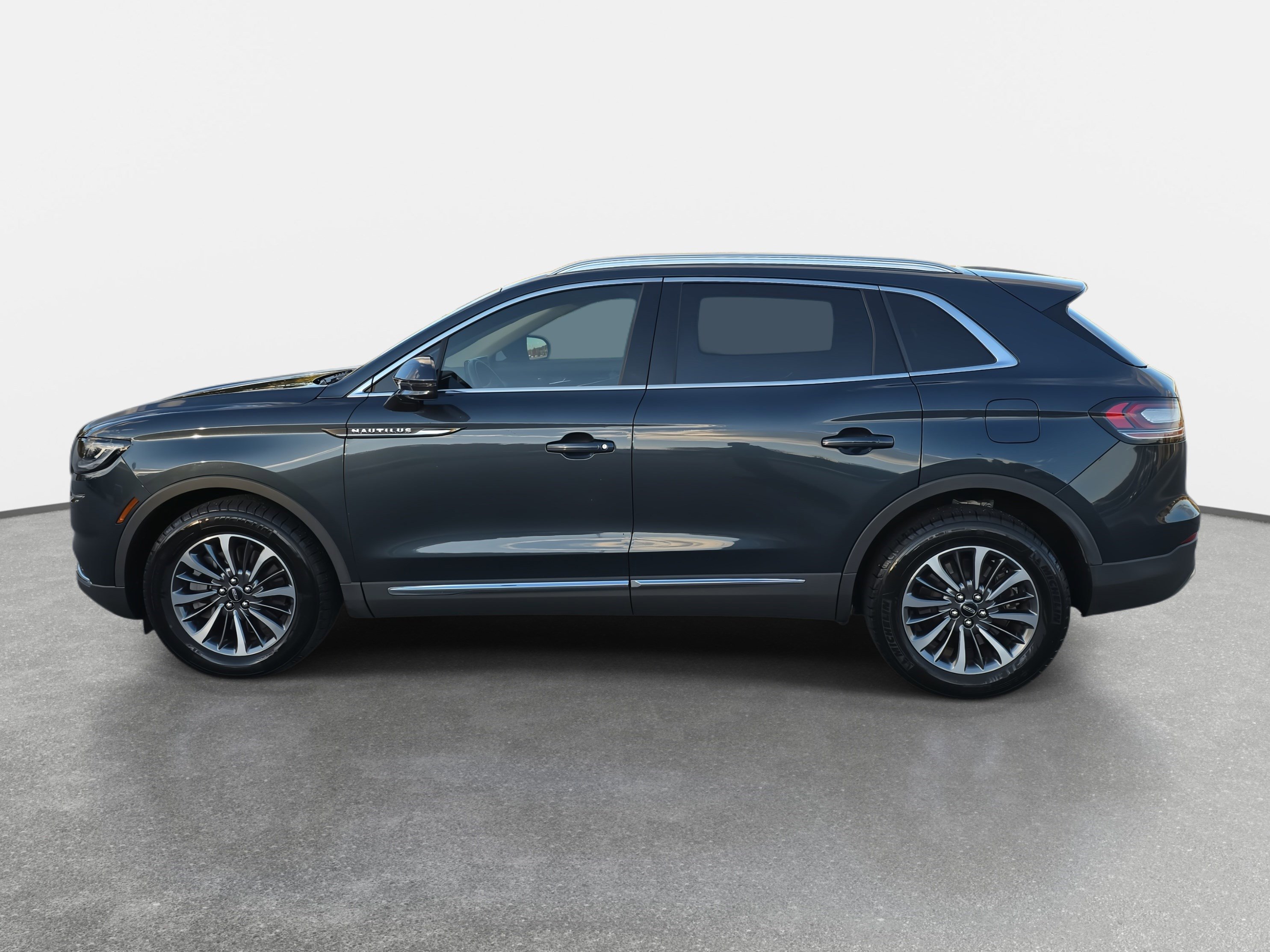 Used 2023 Lincoln Nautilus Reserve w/ Cargo Utility Package image 8