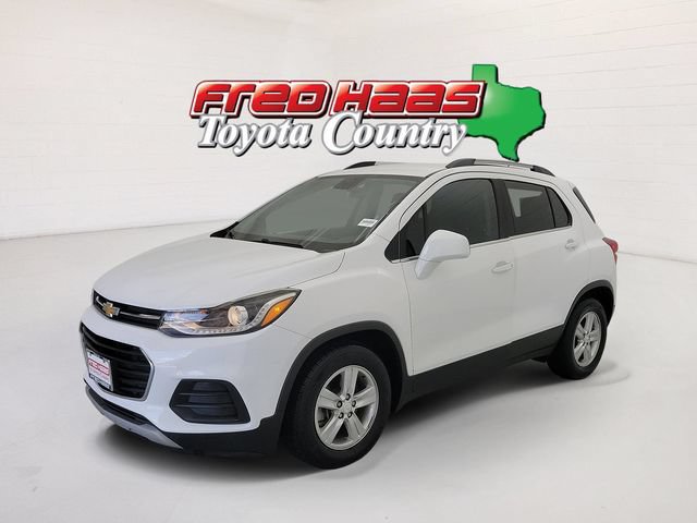 Used 2020 Chevrolet Trax LT w/ LPO, Cargo Package FWD image 1