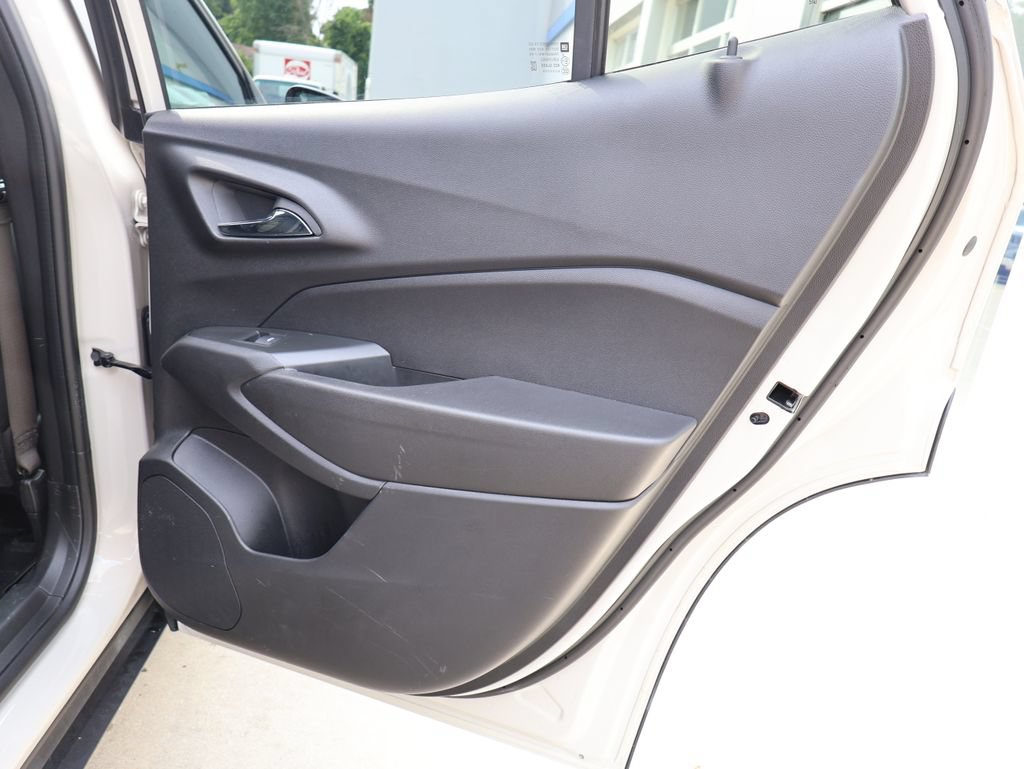 Certified 2026 Chevrolet Trax RS w/ Sunroof Package FWD image 30