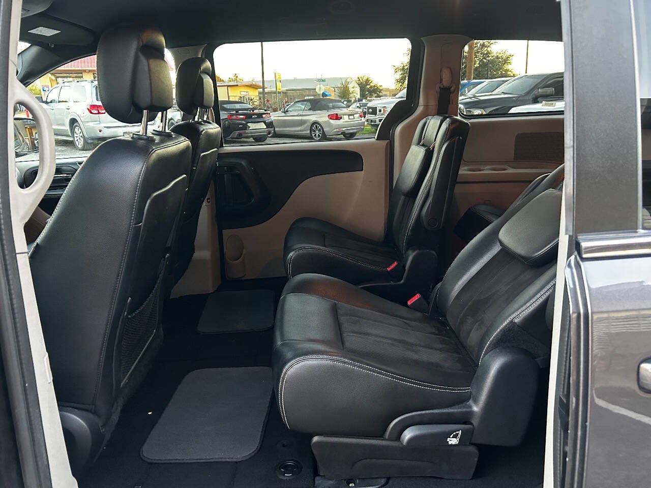 Used 2020 Dodge Grand Caravan SXT image 9