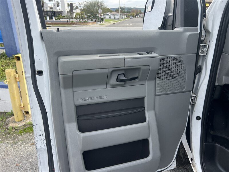 Used 2013 Ford E-150 and Econoline 150 RWD image 14