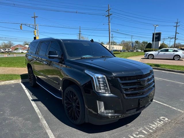 Used 2020 Cadillac Escalade ESV Luxury w/ Escalade Sport Edition image 2