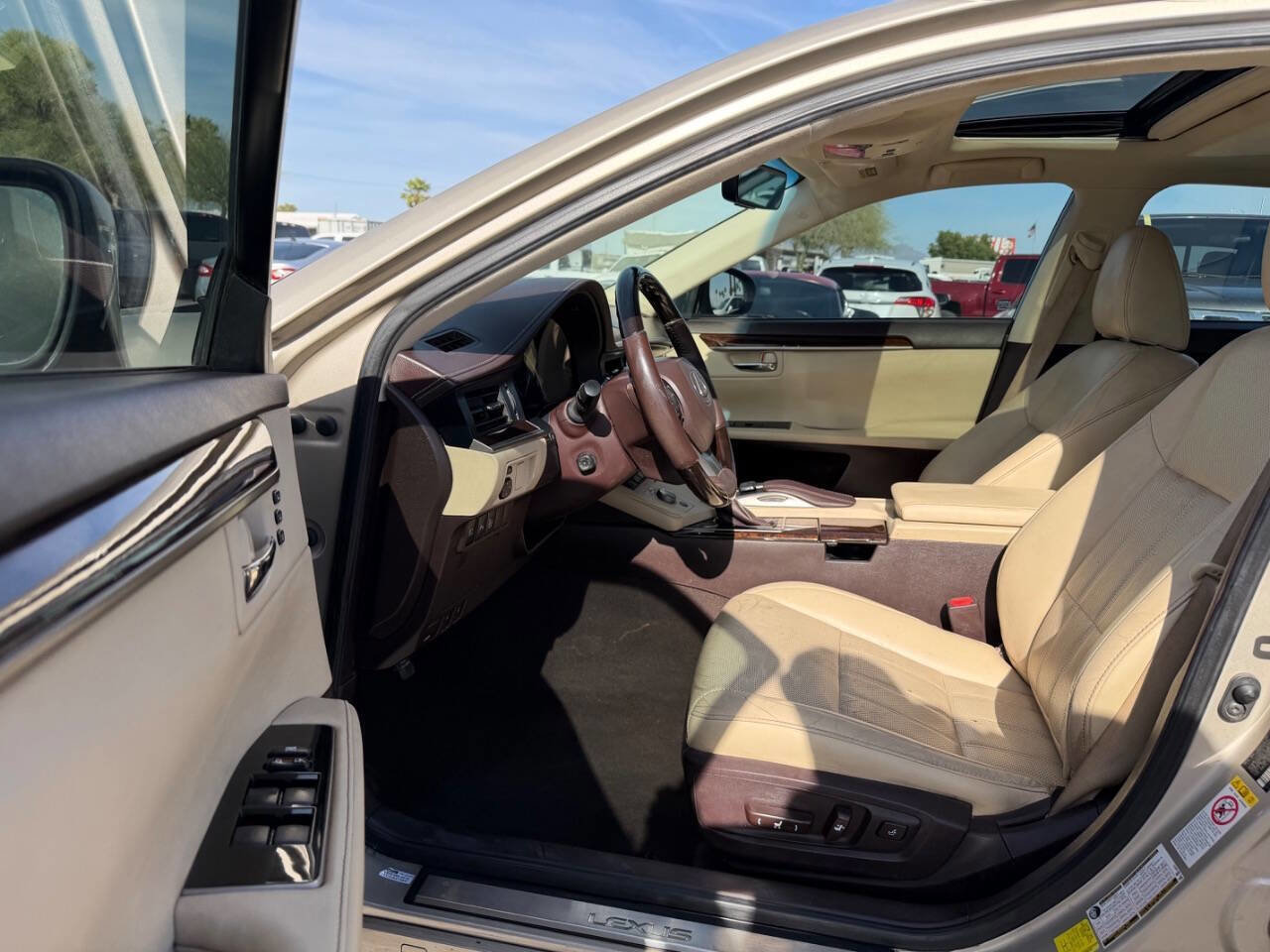Used 2016 Lexus ES 350 w/ Luxury Package w/Wood Trim FWD image 15