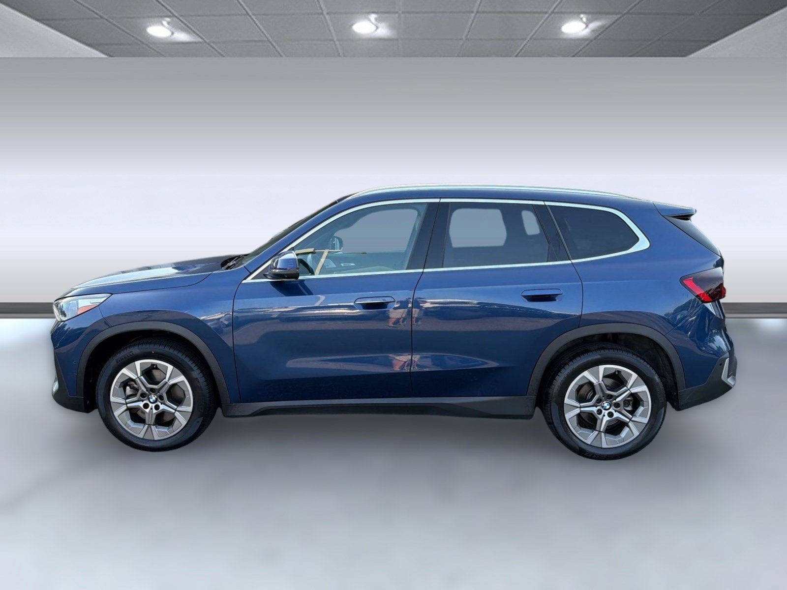 Certified 2023 BMW X1 xDrive28i w/ Premium Package AWD/4WD image 2