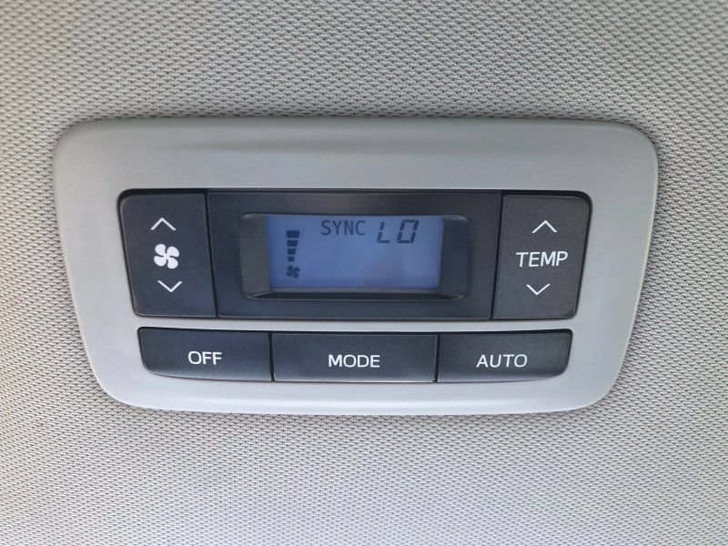 Used 2015 Toyota Sienna XLE FWD image 28