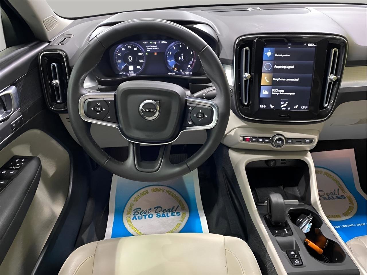 Used 2022 Volvo XC40 T5 Momentum image 18