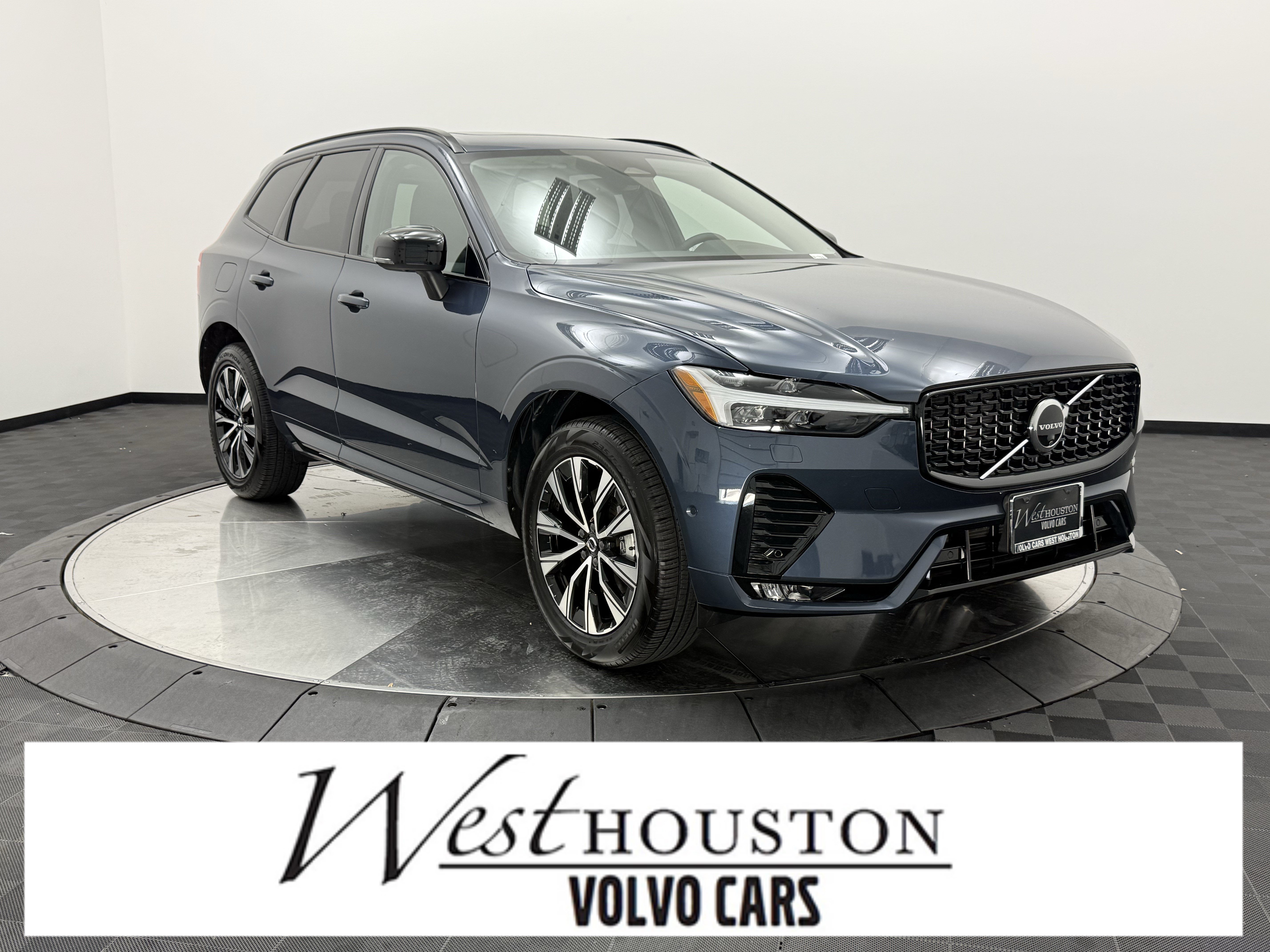 Certified 2025 Volvo XC60 B5 Plus AWD/4WD image 1