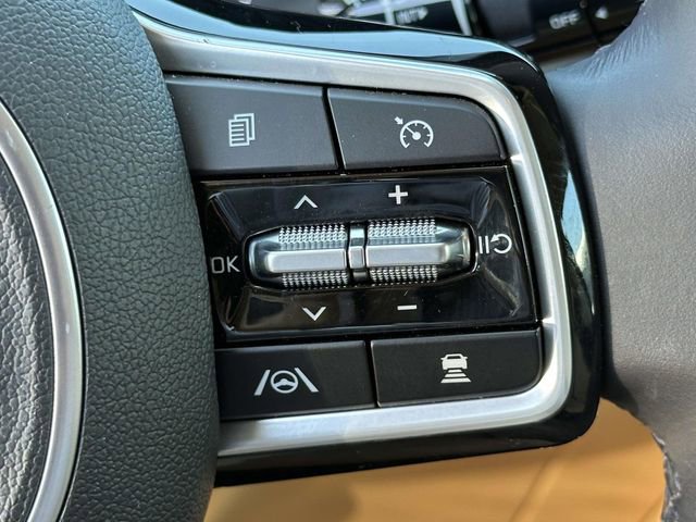 Used 2024 Kia Carnival EX FWD image 25