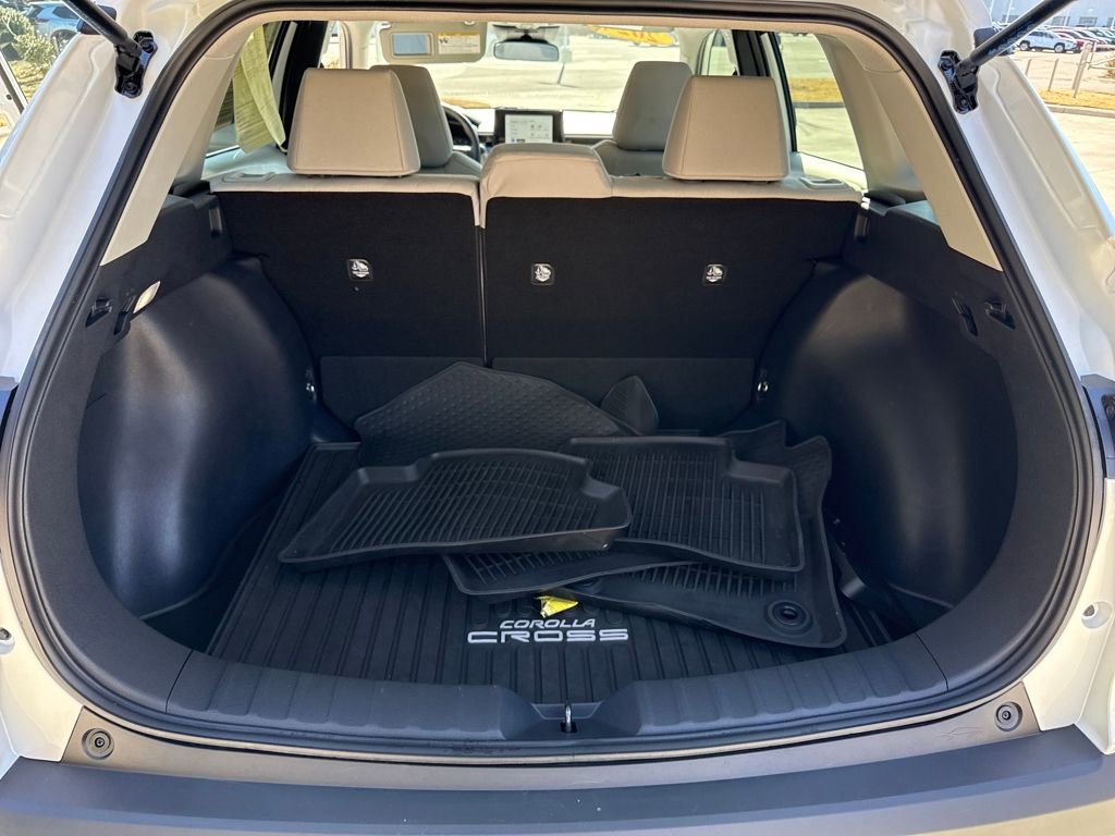 Used 2024 Toyota Corolla Cross L image 27