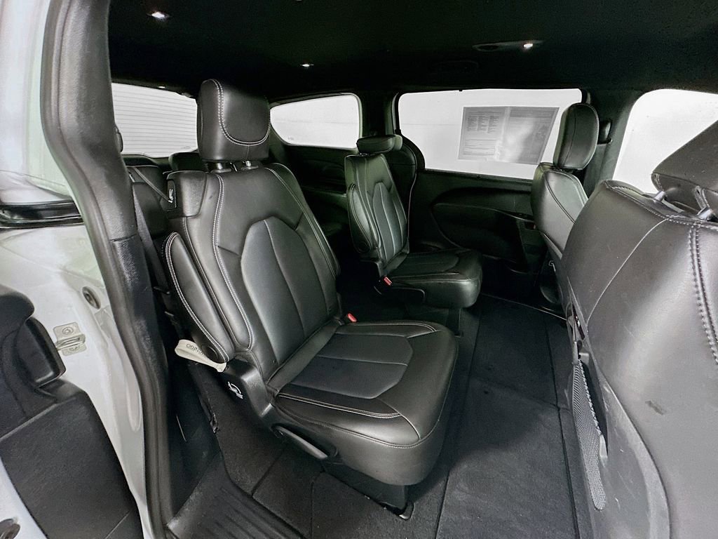 Certified 2025 Chrysler Pacifica Select image 38