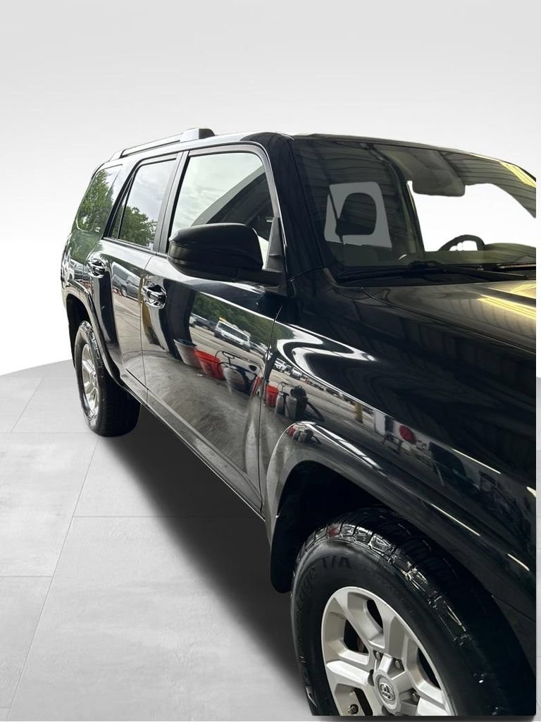 Used 2015 Toyota 4Runner SR5 AWD/4WD image 10