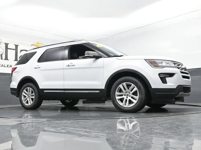 Used 2019 Ford Explorer XLT w/ Equipment Group 202A AWD/4WD image 2