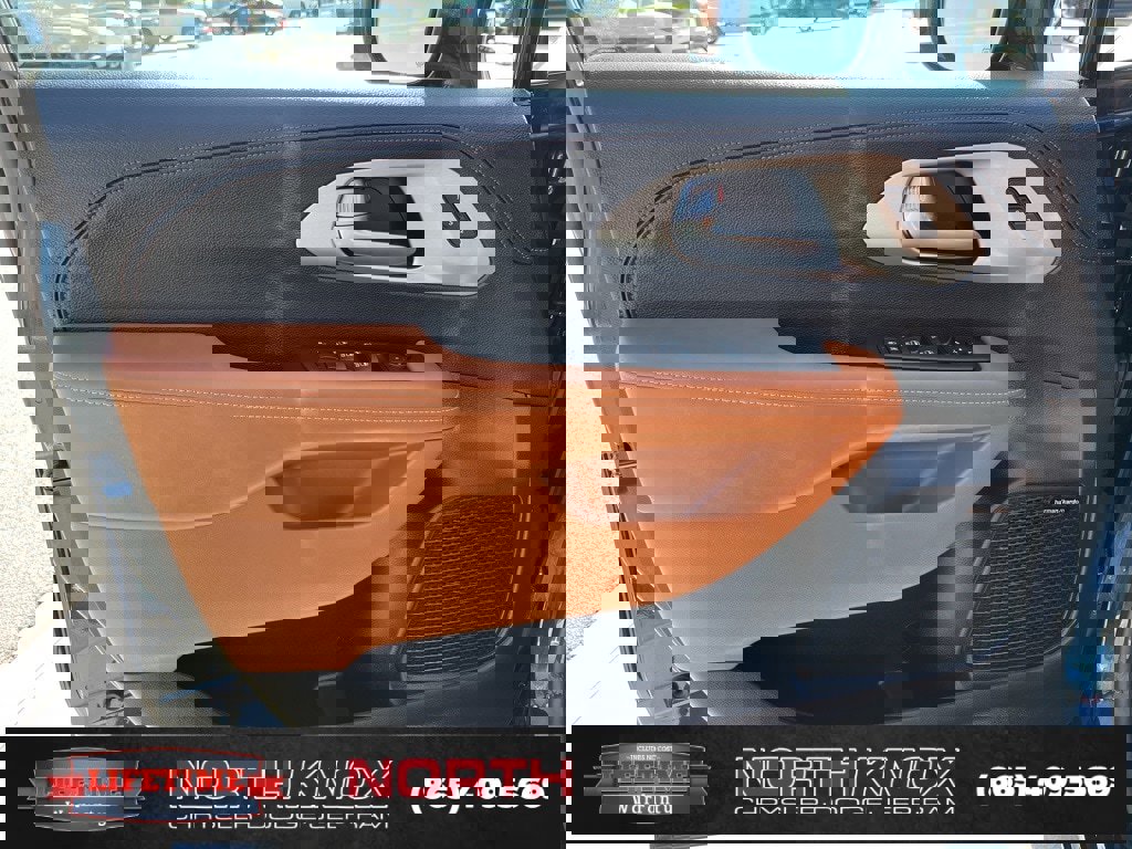 Used 2024 Chrysler Pacifica Pinnacle w/ Trailer Tow Group image 5