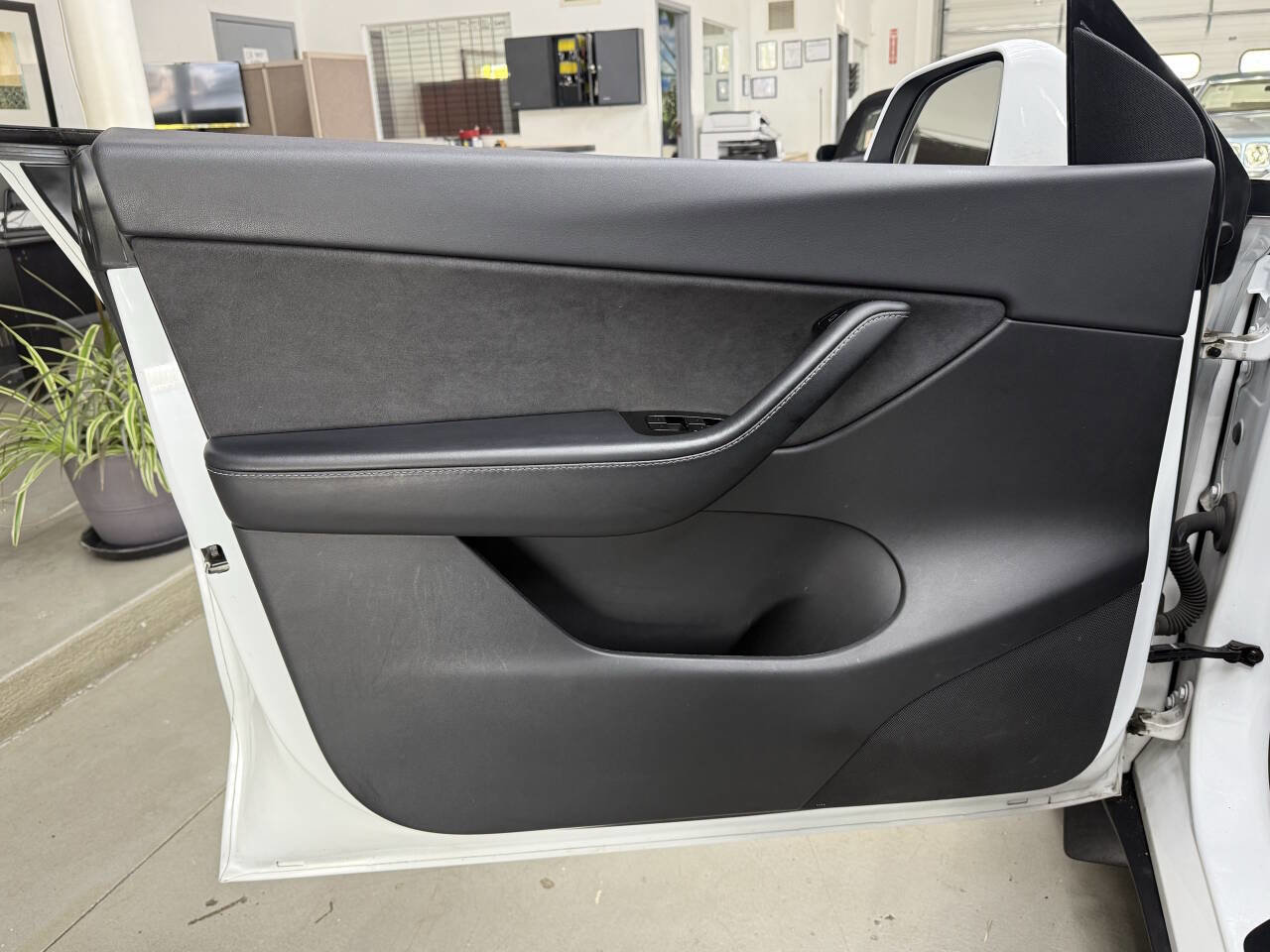 Used 2021 Tesla Model Y Long Range image 10