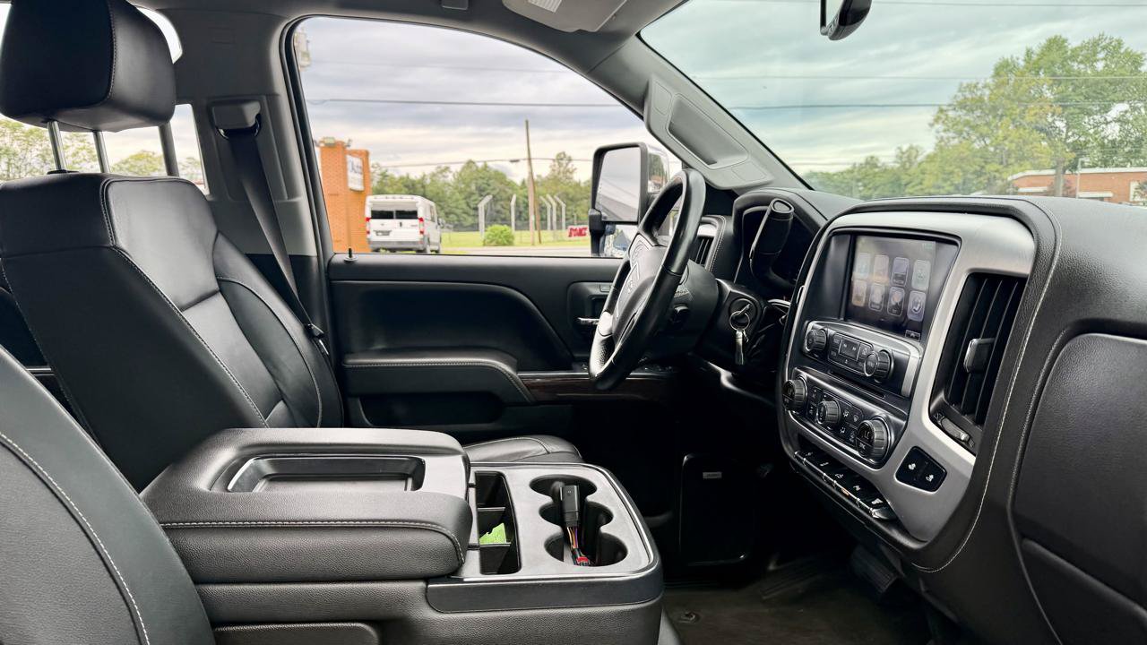 Used 2017 GMC Sierra 2500 SLT w/ Duramax Plus Package AWD/4WD image 11