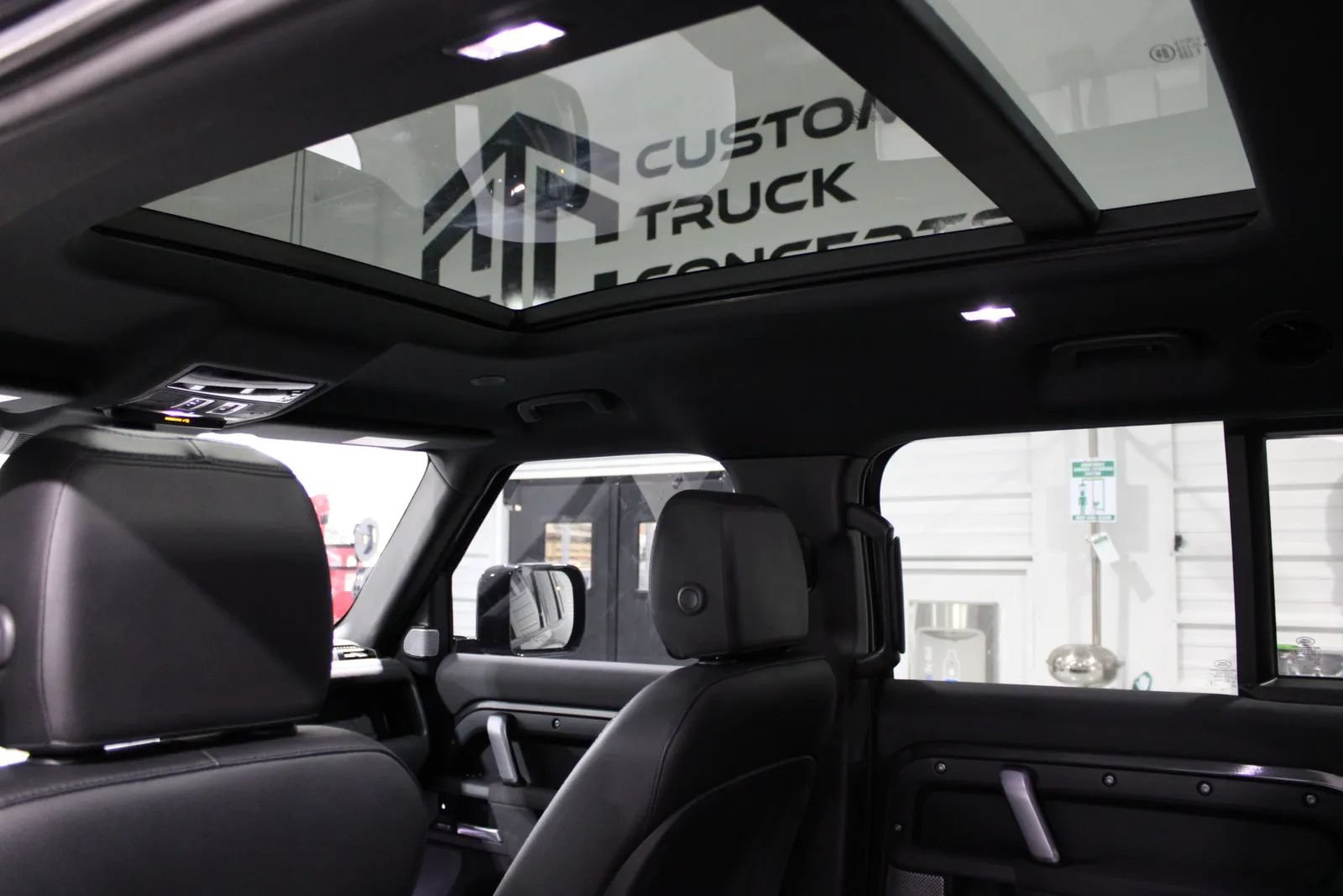 Used 2023 Land Rover Defender 130 X-Dynamic SE AWD/4WD image 14
