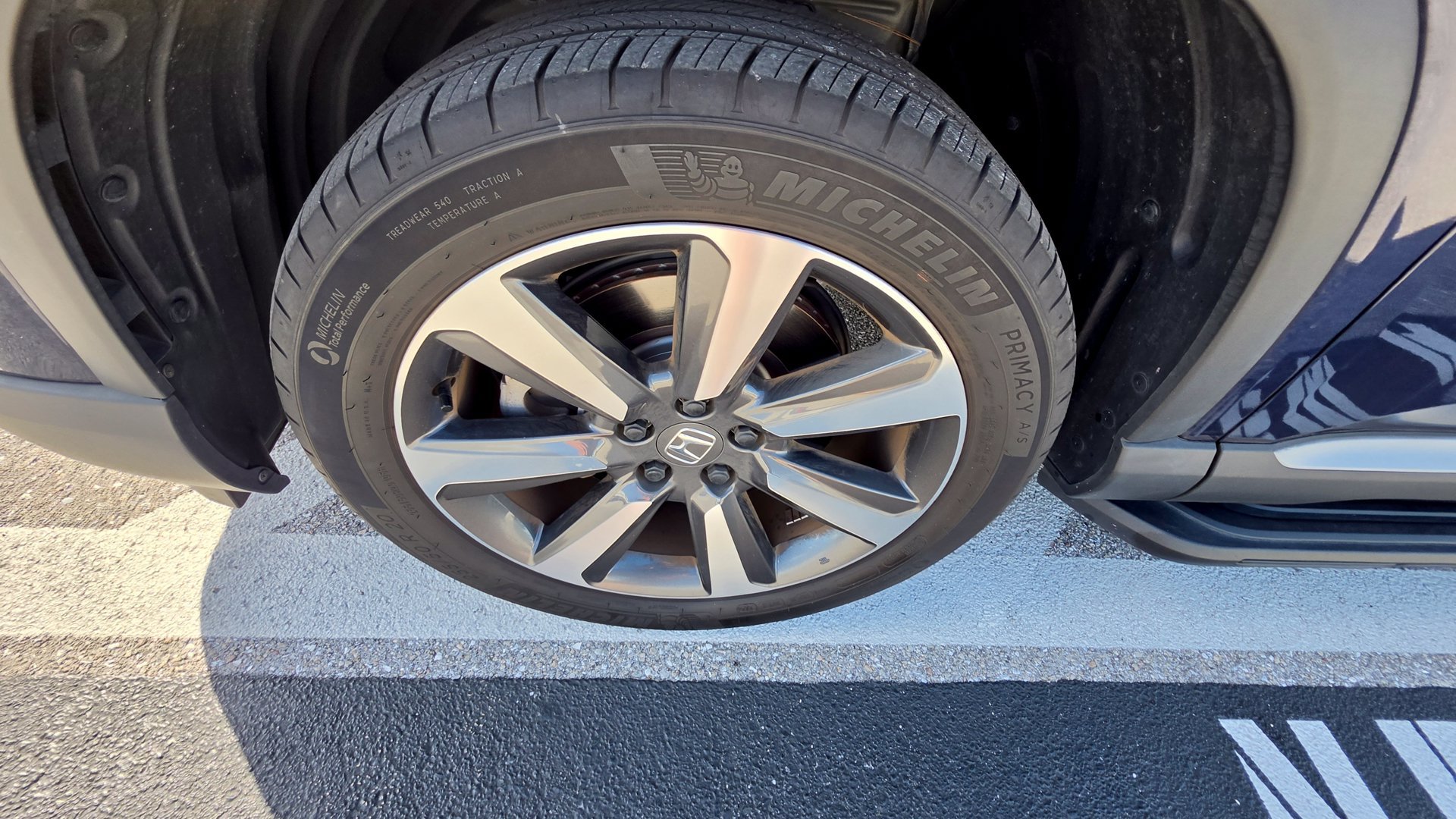 Used 2025 Honda Pilot Touring image 9