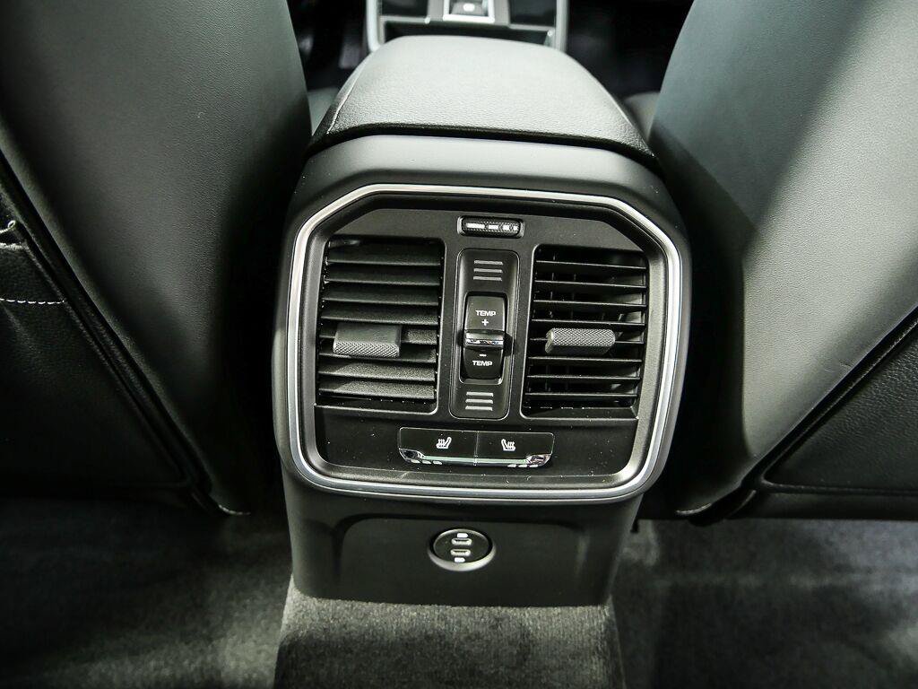 Certified 2026 Porsche Macan Turbo AWD/4WD image 20
