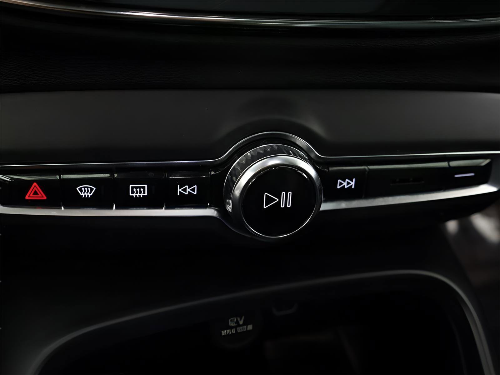 Used 2023 Volvo XC40 B5 Plus w/ Protection Package Premier image 53