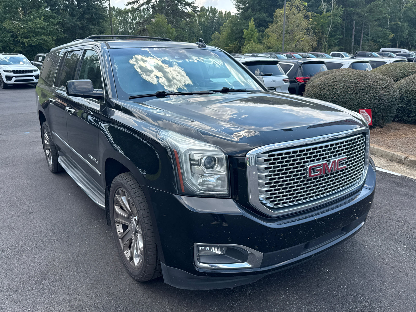 Used 2016 GMC Yukon XL Denali w/ Open Road Package AWD/4WD image 3