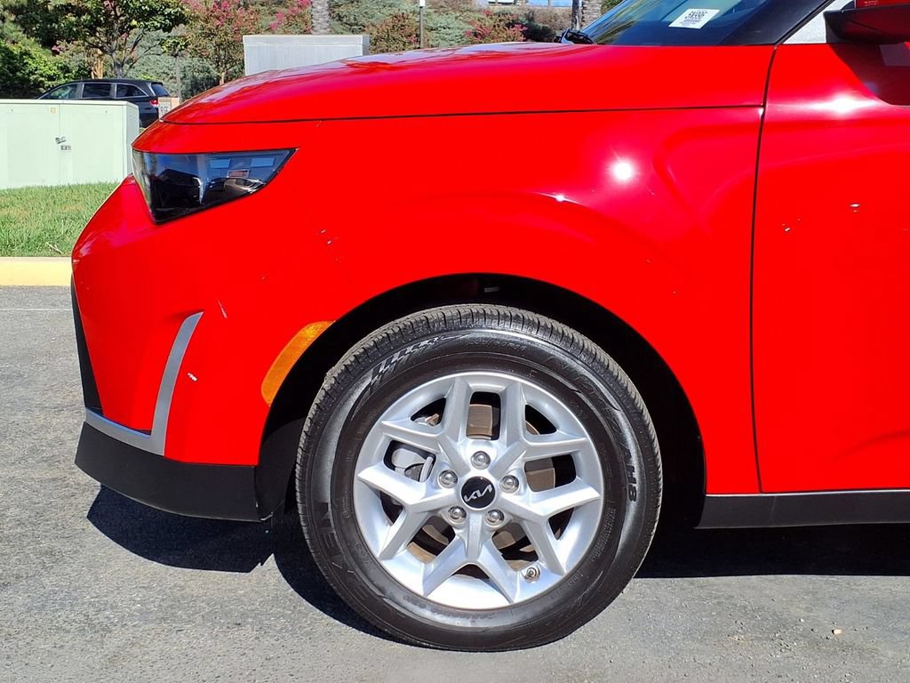 Certified 2025 Kia Soul LX w/ LX Technology Package FWD image 15