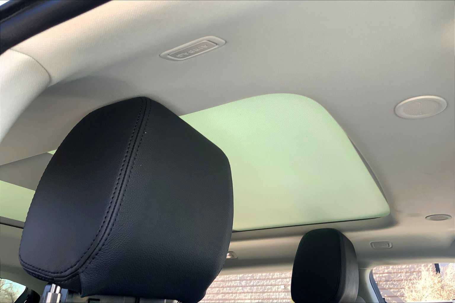 Used 2025 Land Rover Range Rover Evoque Dynamic SE image 12